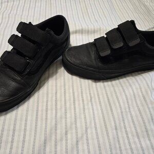 Mens Vans triple black velcros